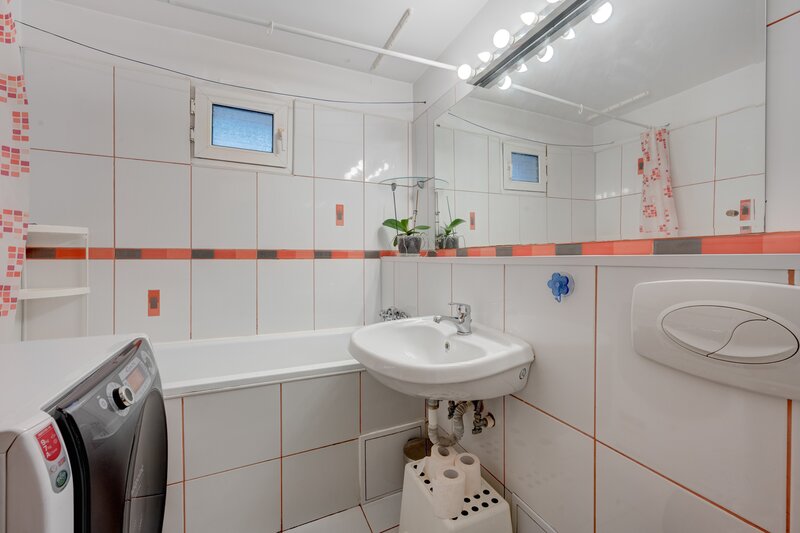 Baba Novac, Piata Alba Iulia, Decebal.